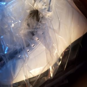 Womens Figure skates